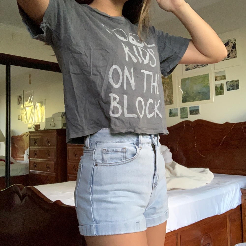 BRANDY MELVILLE ‘COOL KIDS ON THE BLOCK’ TEE